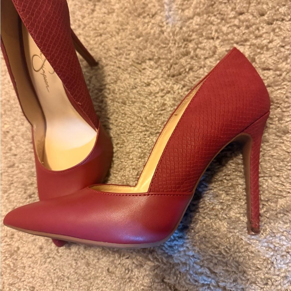 Jessica Simpson Burgundy Textured Heels